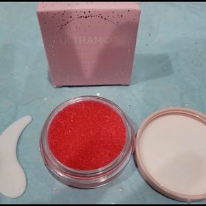 Ultramo lip scrub